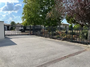 Clôture autour d'une maison aux Sorinières